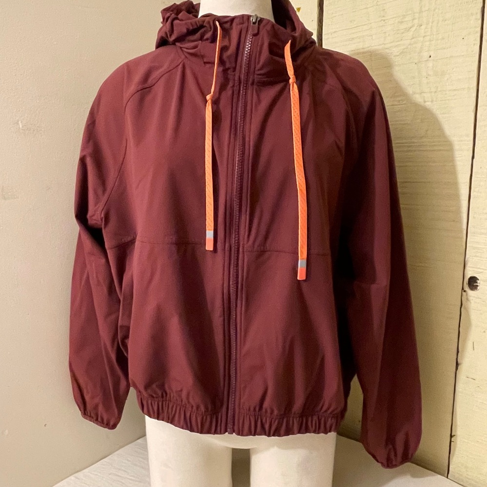 Fabletics Womens XL Hooded Windbreaker Jacket Burgundy Activewear Full Zip Crop‎